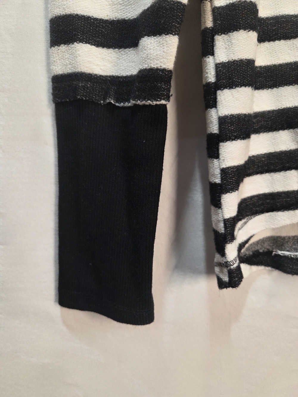 Y2k Striped Sz M Long Sleeve Sweater With Zipper Detail Long Cuff Grunge Goth - Picture 12 of 15